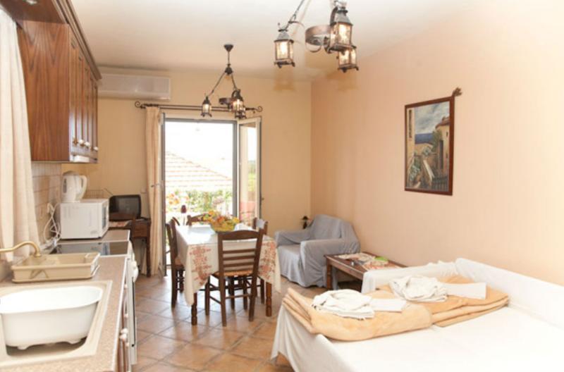 Liocharis Apartments Лурдата Екстер'єр фото